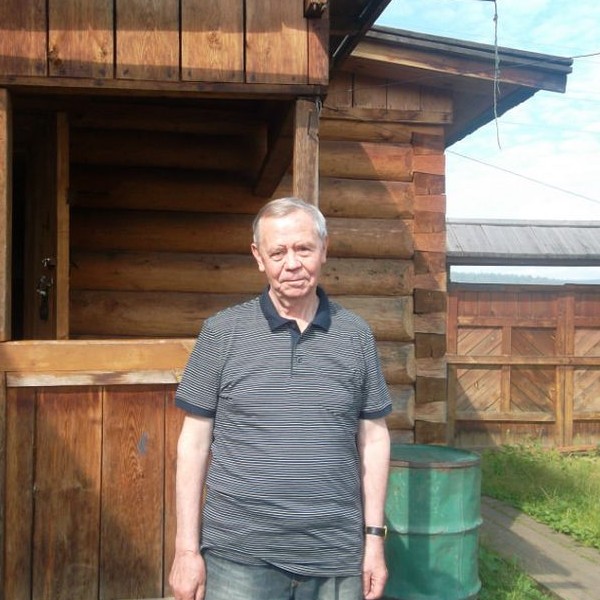 В.Г.Распутин в Аталанке. 2013 г. Из архива школьного музея п.Усть-Уда.