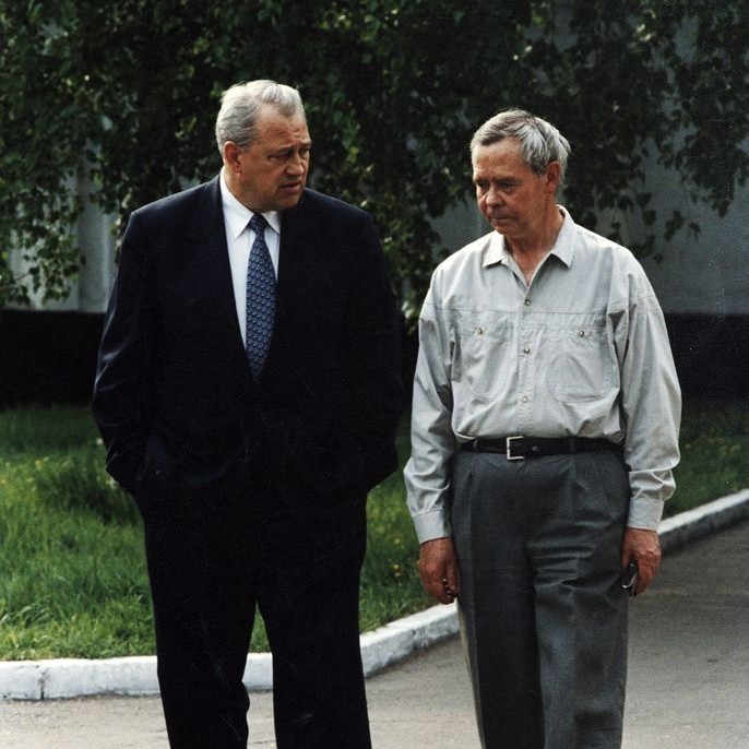Б.А.Говорин, губернатор Иркутской области, и В.Г.Распутин. Иркутск. Фото А.Бызова. Из архива В.Г.Распутина.